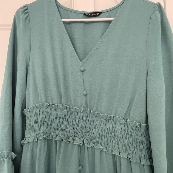 Simplee women’s size medium dress - Picture 5 of 5